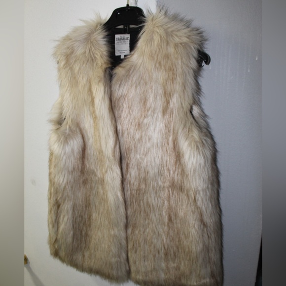 ZARA FUR VEST - Picture 3 of 9